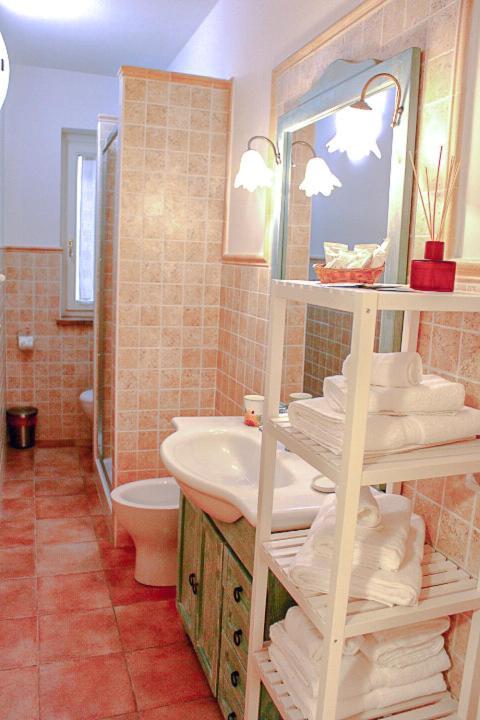 Casetta Sulla Vallata Pitigliano Bagian luar foto